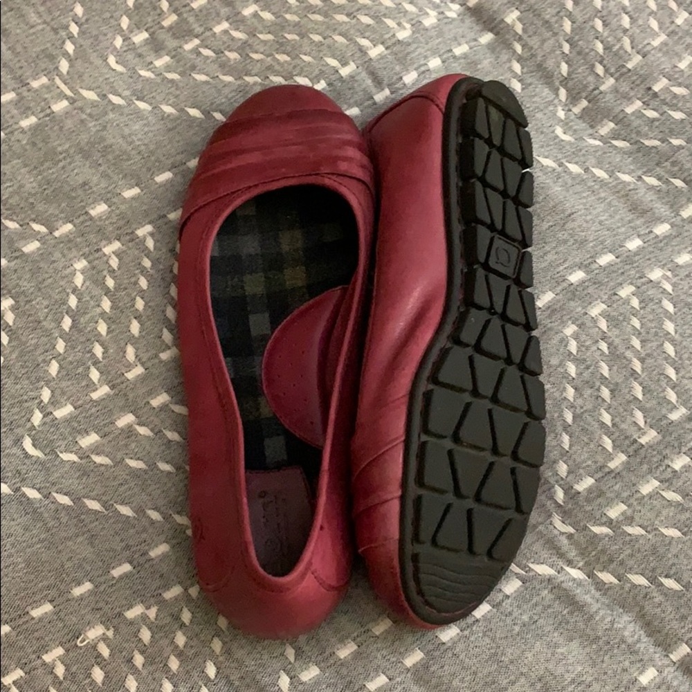 Size 9 Born flats